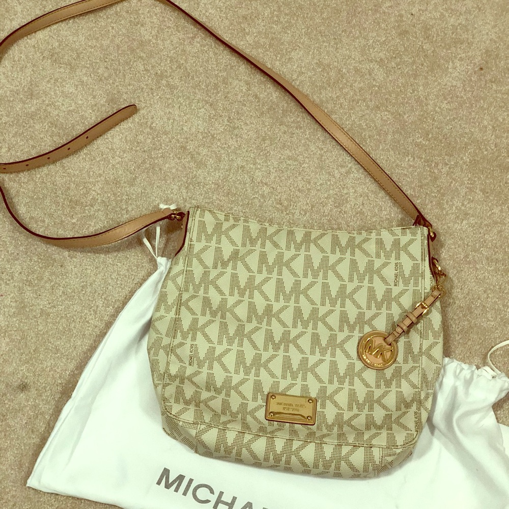 Michael kors cross over purse